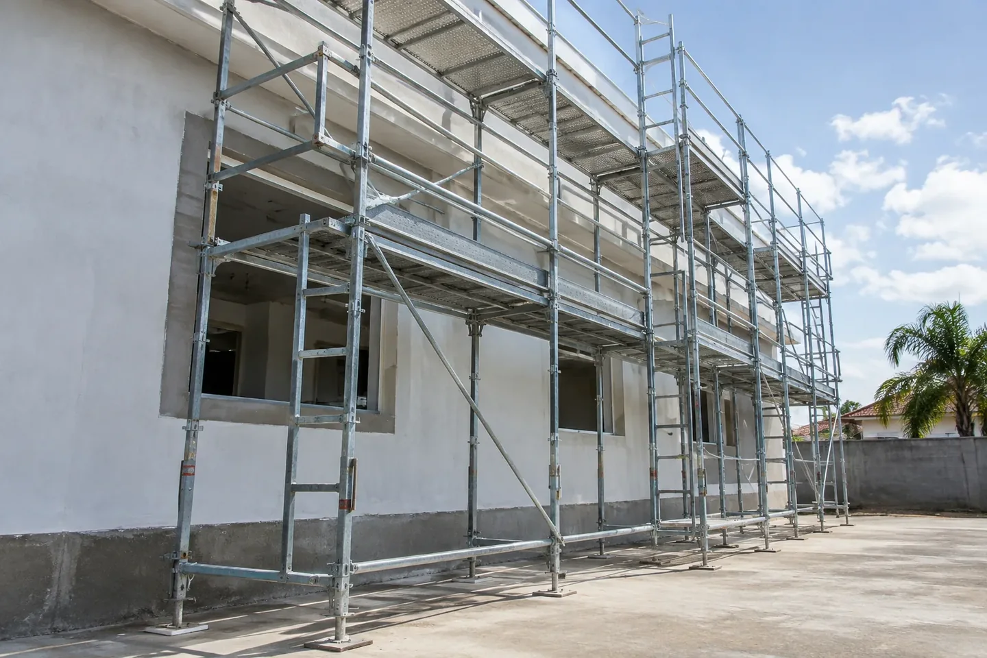 Aluguel de andaimes em Petrolina e Juazeiro Andaimes metálicos montados com segurança em obra